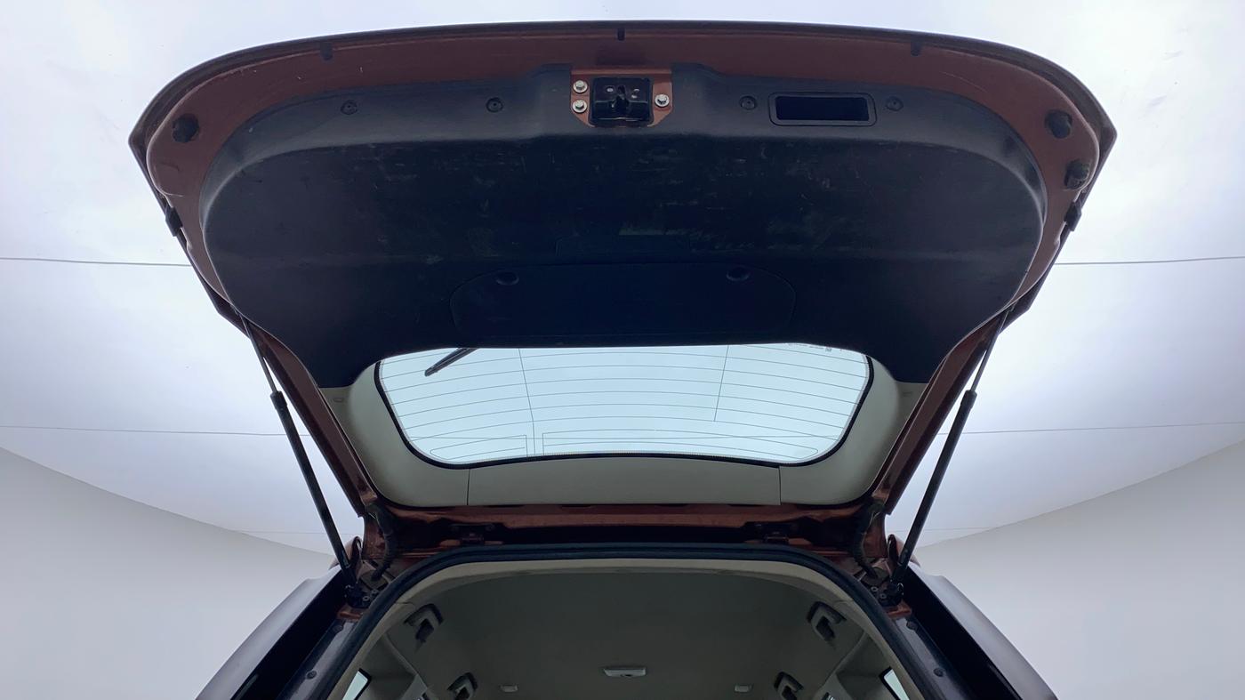 2018 Mahindra XUV500 W7, Diesel, Manual, 90,652 km, Boot Door Open