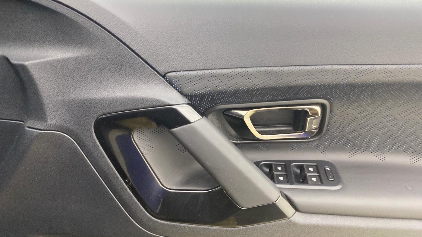 2024 Tata Safari ACCOMPLISHED DARK EDITION, Diesel, Manual, 15,890 km, Driver Side Door Panels Control