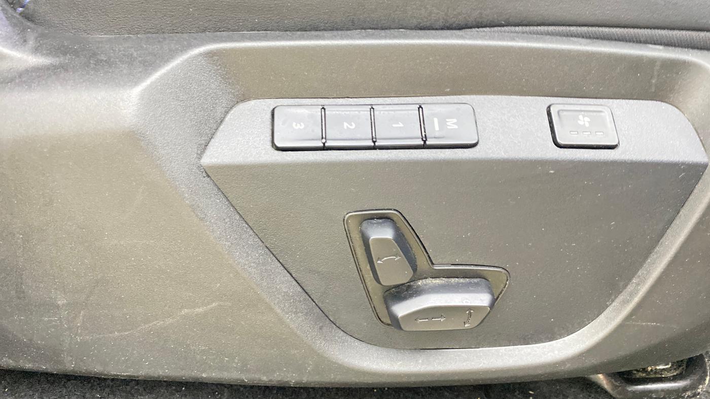 2024 Tata Safari ACCOMPLISHED DARK EDITION, Diesel, Manual, 15,890 km, Driver Side Adjustment Panel