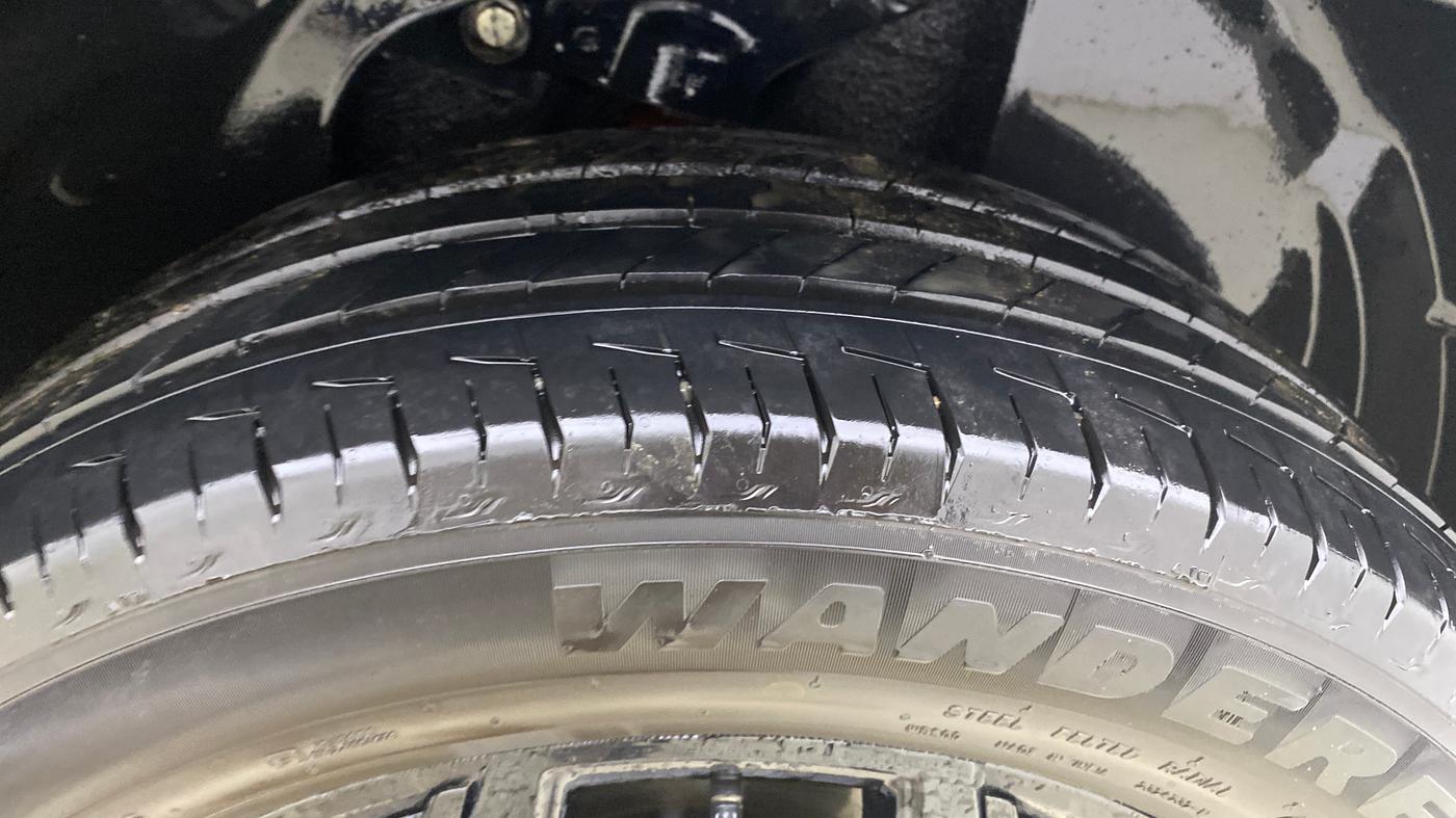 2024 Tata Safari ACCOMPLISHED DARK EDITION, Diesel, Manual, 15,890 km, Left Rear Tyre Tread