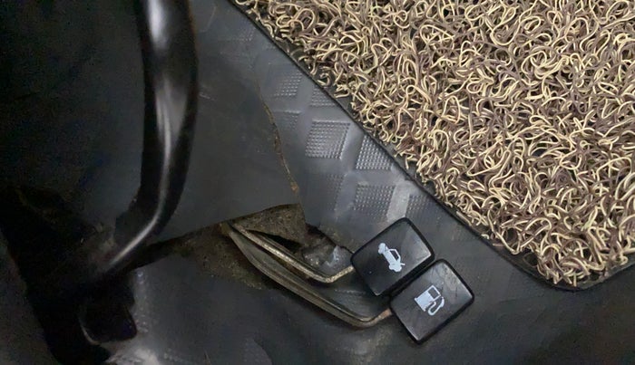 2011 Maruti A Star VXI, Petrol, Manual, 92,215 km, Flooring - Carpet is minor damage