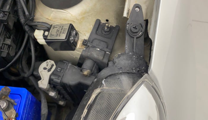 2011 Maruti A Star VXI, Petrol, Manual, 92,215 km, Left headlight - Clamp has minor damage