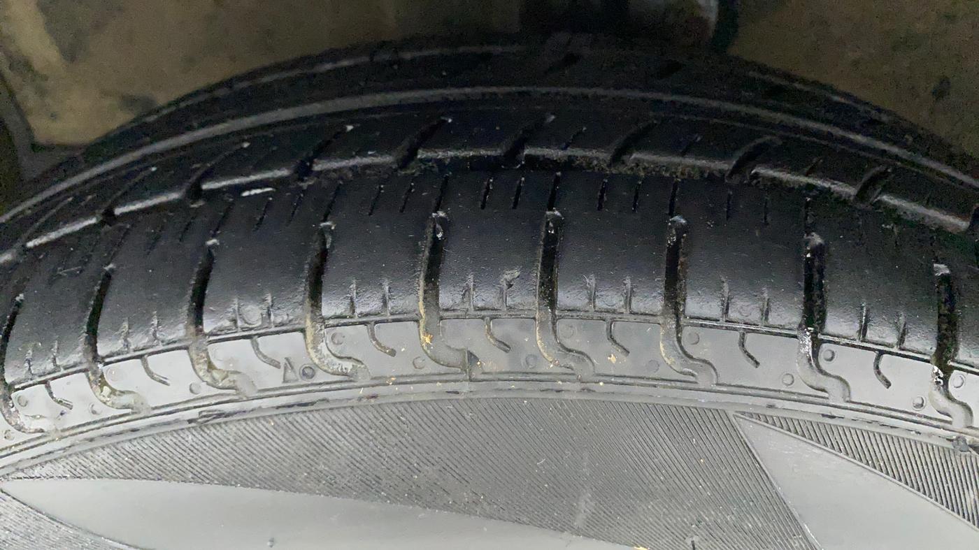 2011 Maruti A Star VXI, Petrol, Manual, 92,215 km, Left Front Tyre Tread