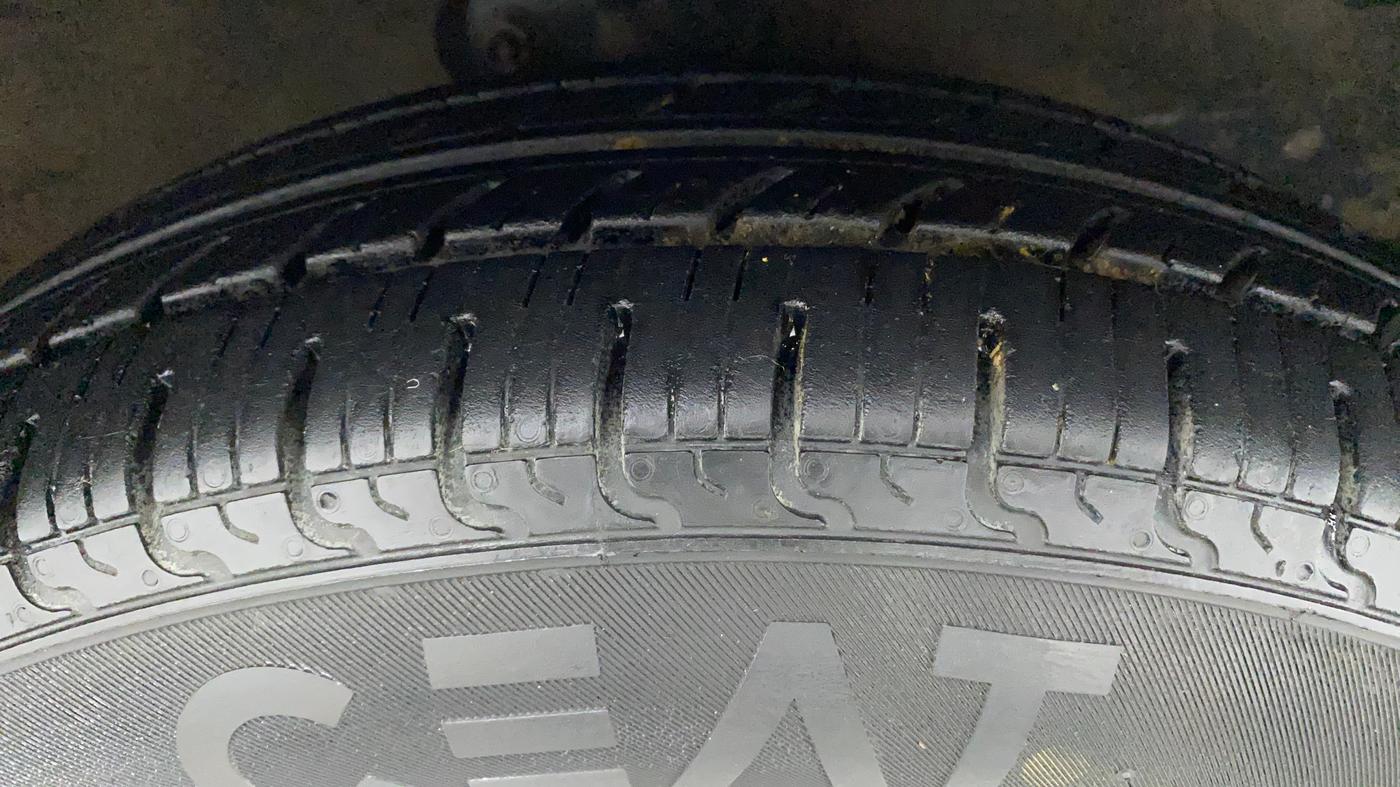 2011 Maruti A Star VXI, Petrol, Manual, 92,215 km, Right Front Tyre Tread