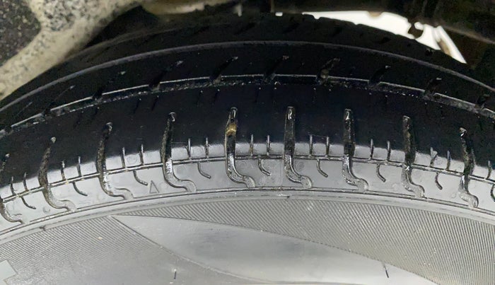 2011 Maruti A Star VXI, Petrol, Manual, 92,215 km, Left Rear Tyre Tread