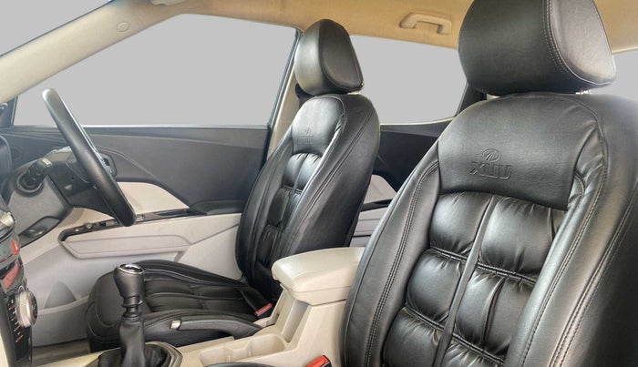 2019 Mahindra XUV300 W8 1.5 DIESEL, Diesel, Manual, 38,614 km, Right Side Front Door Cabin