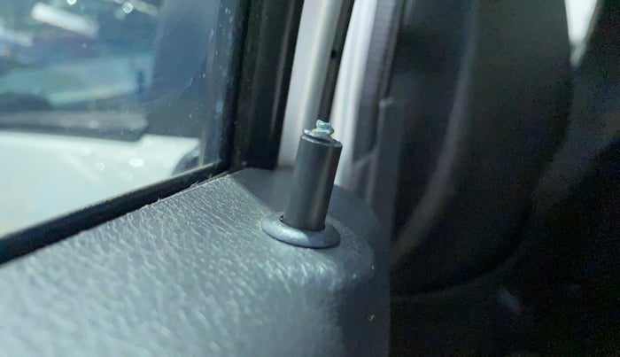 2015 Maruti Alto K10 VXI, Petrol, Manual, 60,073 km, Lock system - Door lock knob has minor damage