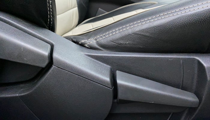 2021 Renault Kiger RXT AMT, Petrol, Automatic, 16,872 km, Driver Side Adjustment Panel