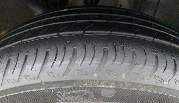 2021 Renault Kiger RXT AMT, Petrol, Automatic, 16,872 km, Right Front Tyre Tread