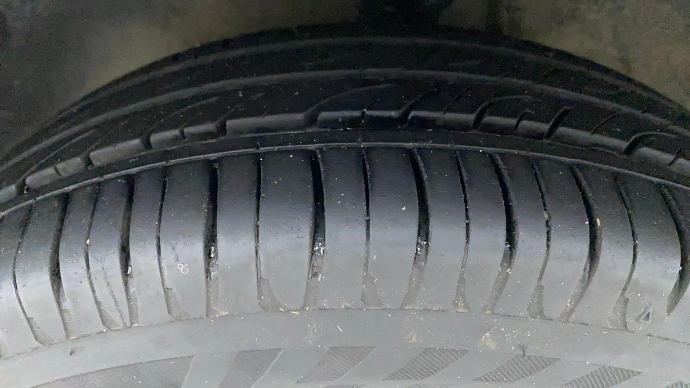 2018 Maruti Alto K10 VXI, Petrol, Manual, 49,690 km, Left Front Tyre Tread