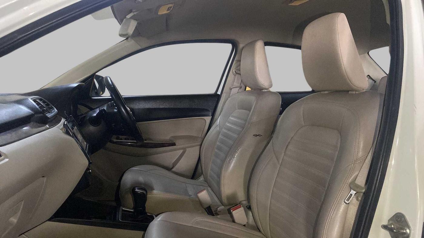 2018 Maruti Dzire ZXI PLUS AMT, Petrol, Automatic, 70,986 km, Right Side Front Door Cabin