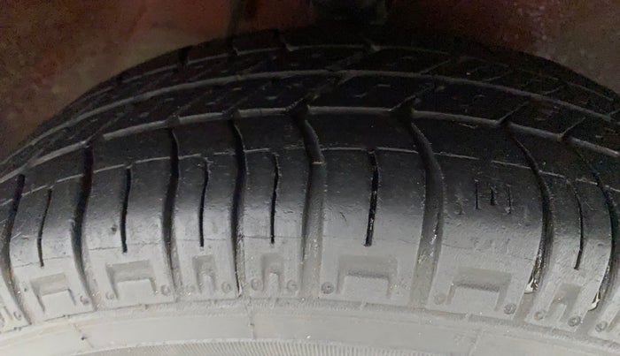 2018 Maruti Alto 800 LXI, Petrol, Manual, 33,617 km, Right Front Tyre Tread