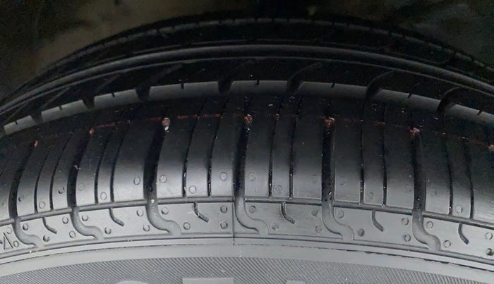 2019 Maruti Swift ZXI, Petrol, Manual, 64,660 km, Right Front Tyre Tread