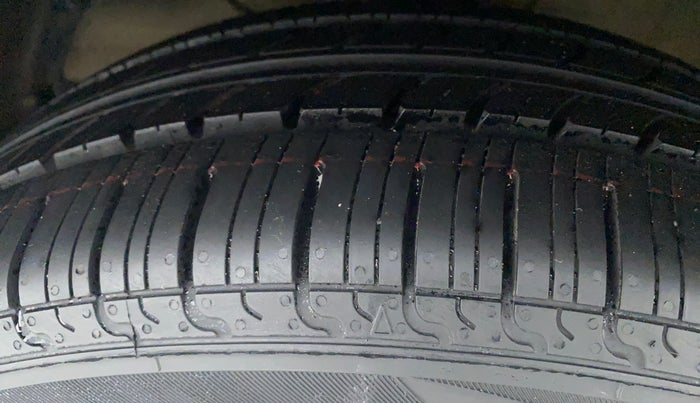2019 Maruti Swift ZXI, Petrol, Manual, 64,660 km, Left Front Tyre Tread