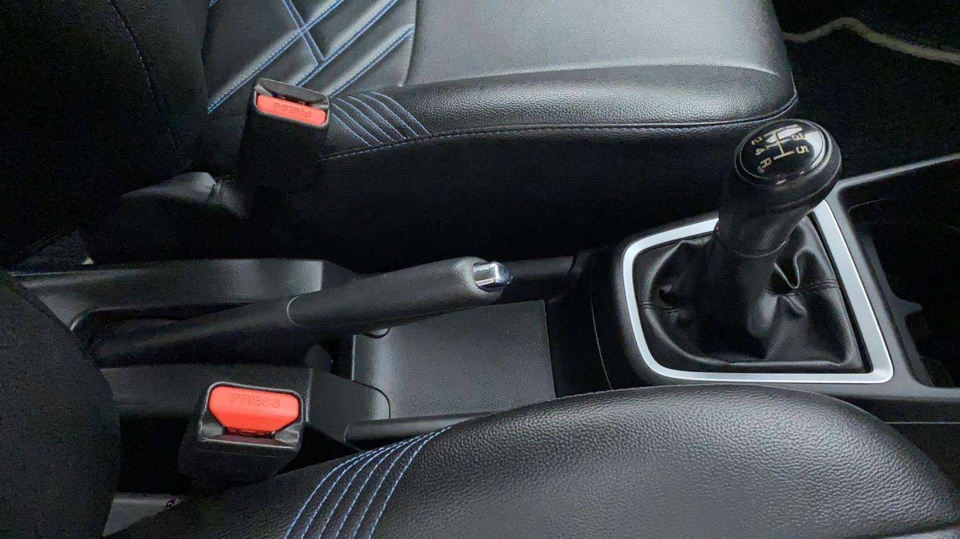 2019 Maruti Swift ZXI, Petrol, Manual, 64,660 km, Gear Lever