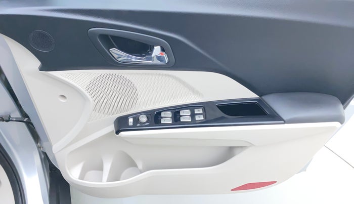 2021 Mahindra XUV300 W8 (O) 1.2 PETROL, Petrol, Manual, 50,128 km, Driver Side Door Panels Control