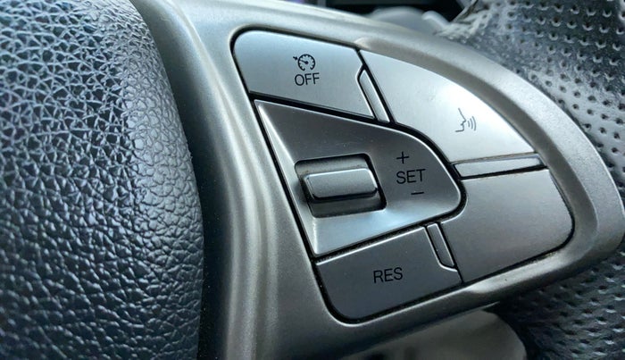 2021 Mahindra XUV300 W8 (O) 1.2 PETROL, Petrol, Manual, 50,128 km, Adaptive Cruise Control