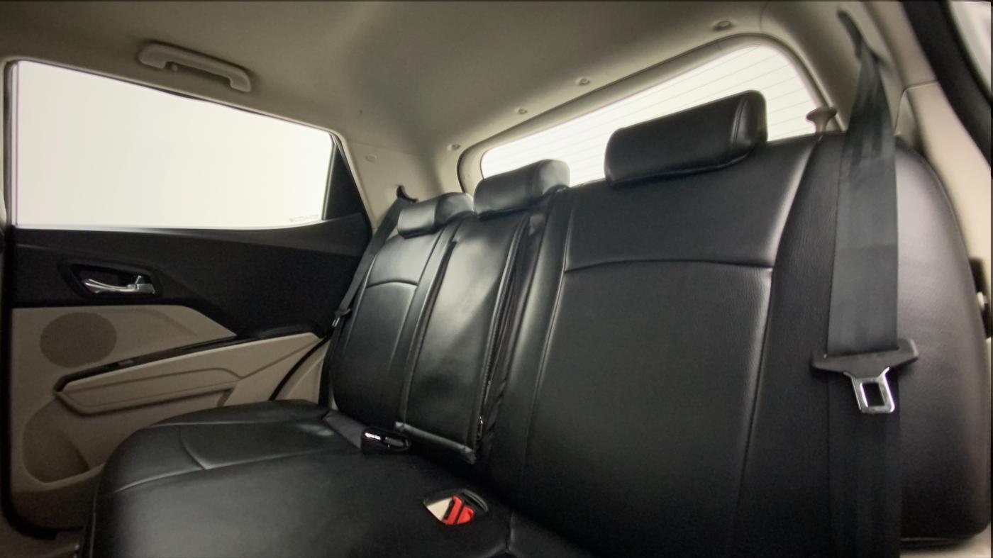 2021 Mahindra XUV300 W8 (O) 1.2 PETROL, Petrol, Manual, 50,128 km, Right Side Rear Door Cabin
