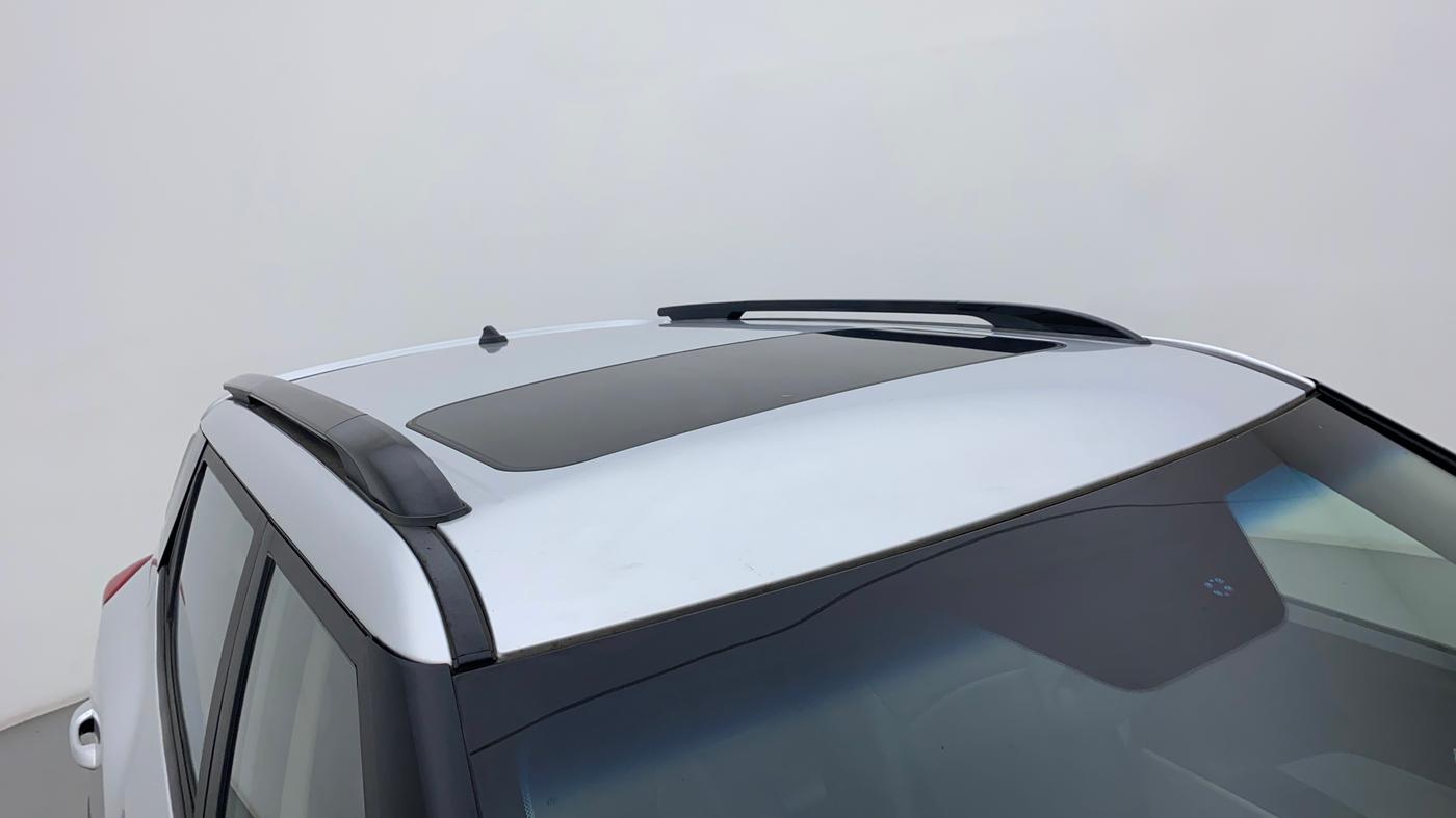 2021 Mahindra XUV300 W8 (O) 1.2 PETROL, Petrol, Manual, 50,128 km, Roof