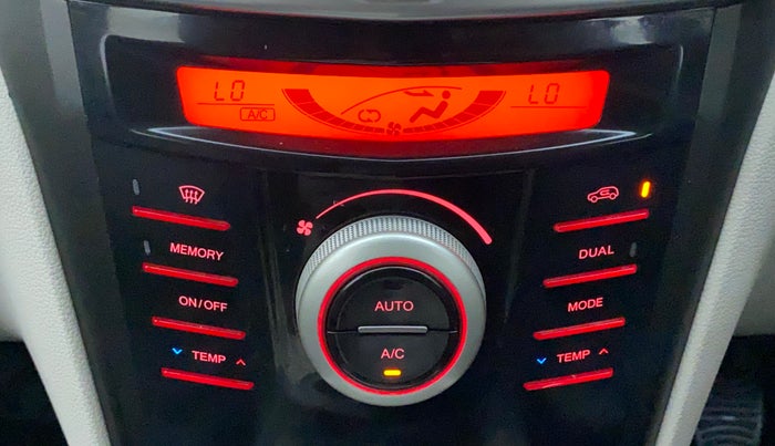 2021 Mahindra XUV300 W8 (O) 1.2 PETROL, Petrol, Manual, 50,128 km, Automatic Climate Control