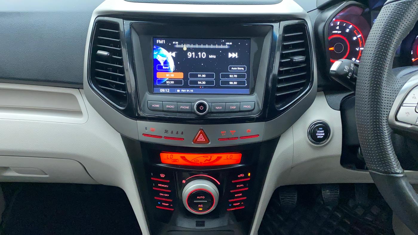 2021 Mahindra XUV300 W8 (O) 1.2 PETROL, Petrol, Manual, 50,128 km, Air Conditioner