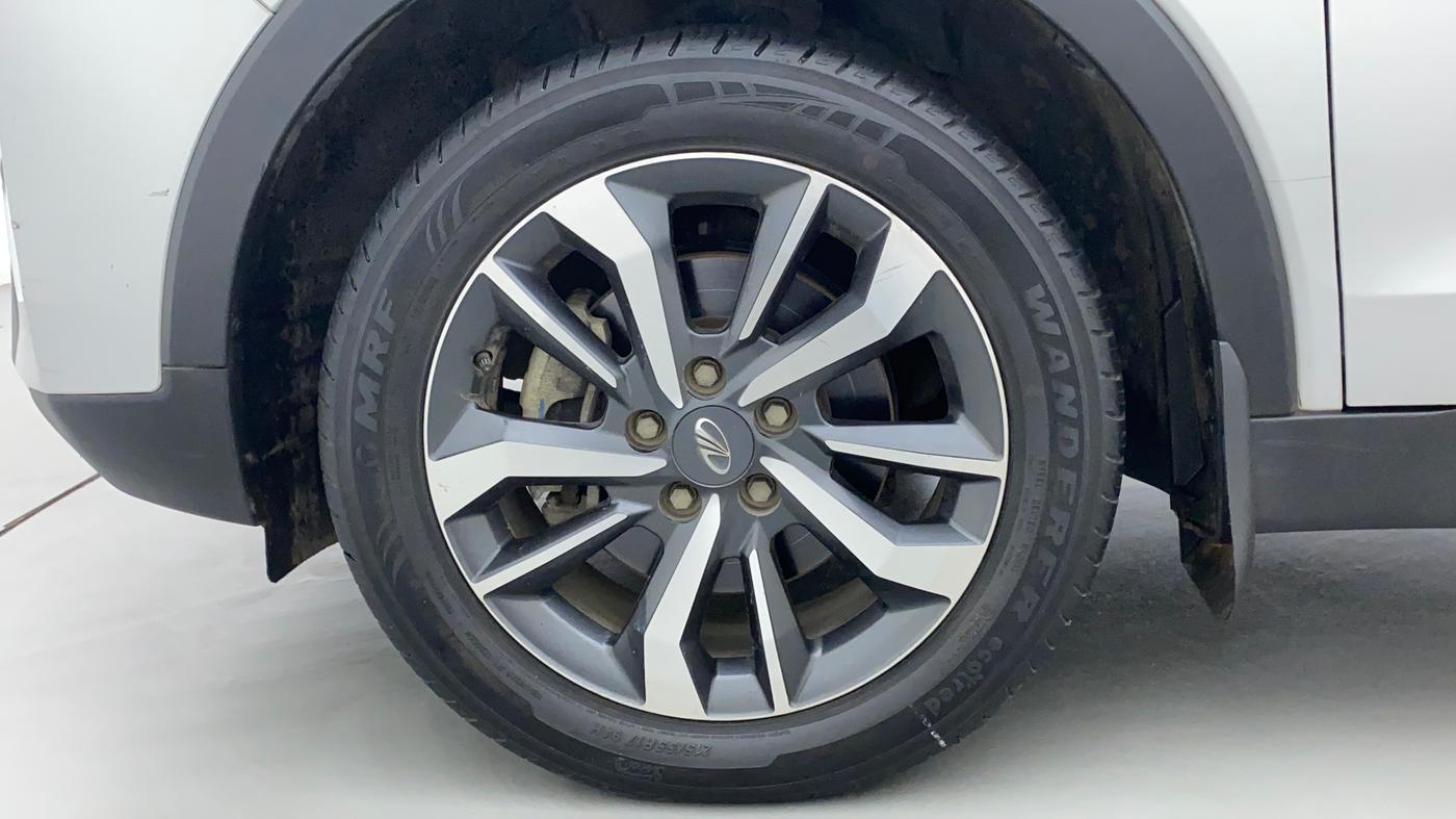 2021 Mahindra XUV300 W8 (O) 1.2 PETROL, Petrol, Manual, 50,128 km, Left Front Wheel