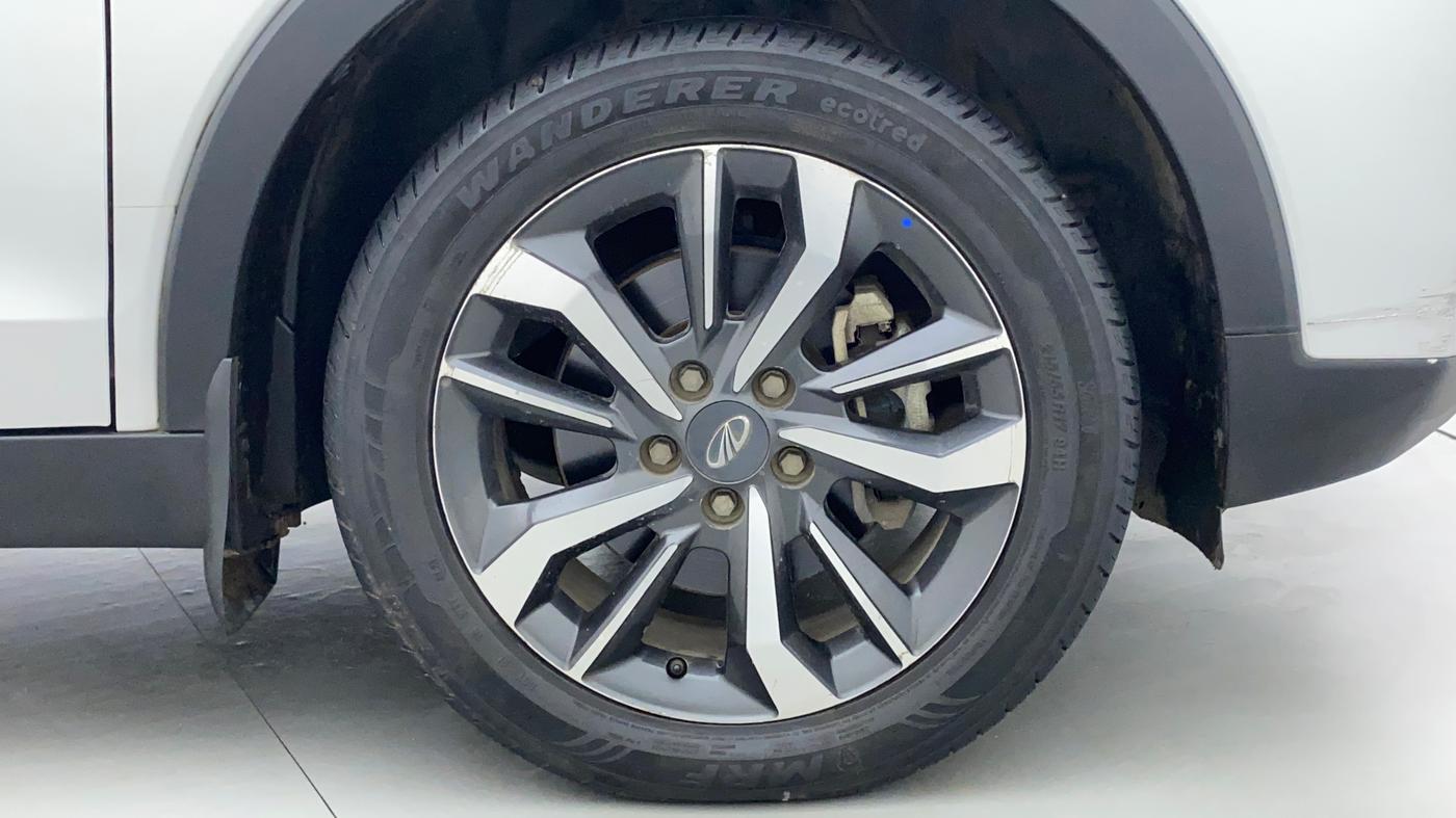2021 Mahindra XUV300 W8 (O) 1.2 PETROL, Petrol, Manual, 50,128 km, Right Front Wheel