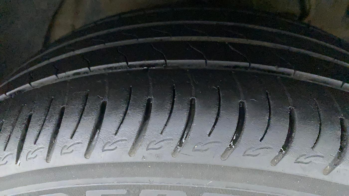 2021 Mahindra XUV300 W8 (O) 1.2 PETROL, Petrol, Manual, 50,128 km, Right Front Tyre Tread