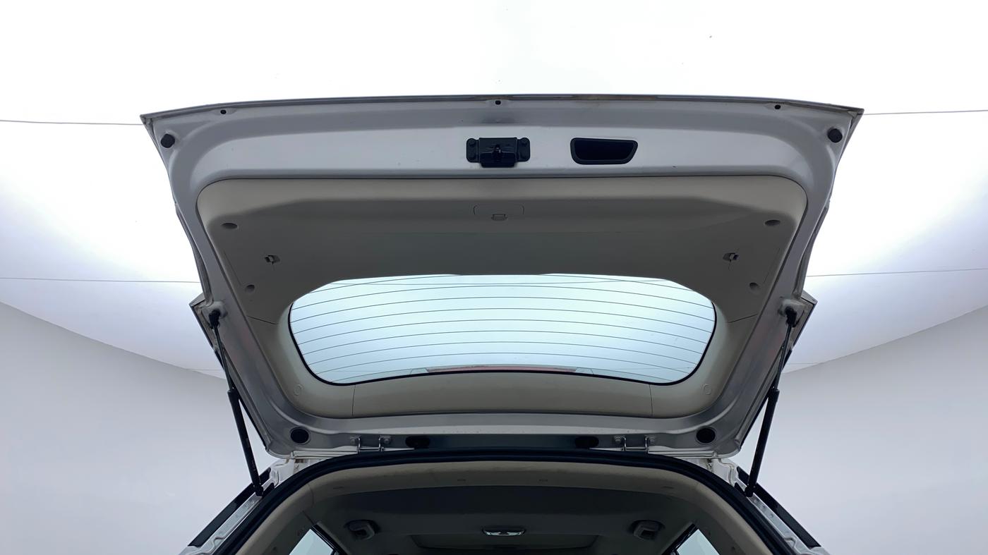 2021 Mahindra XUV300 W8 (O) 1.2 PETROL, Petrol, Manual, 50,128 km, Boot Door Open