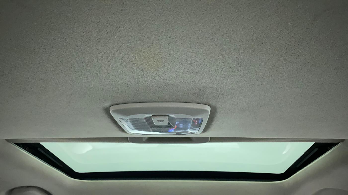 2021 Mahindra XUV300 W8 (O) 1.2 PETROL, Petrol, Manual, 50,128 km, Moonroof/ Sunroof