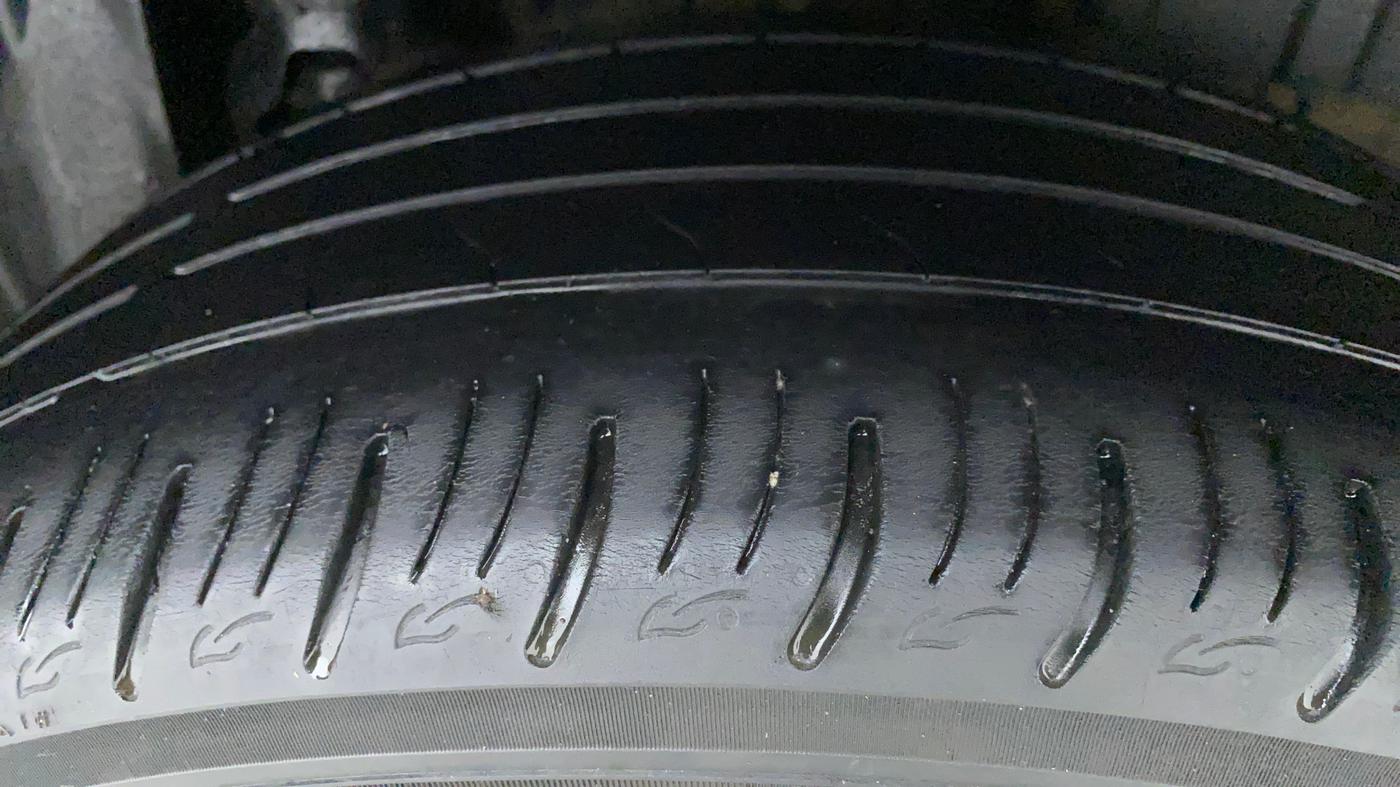 2021 Mahindra XUV300 W8 (O) 1.2 PETROL, Petrol, Manual, 50,128 km, Left Rear Tyre Tread