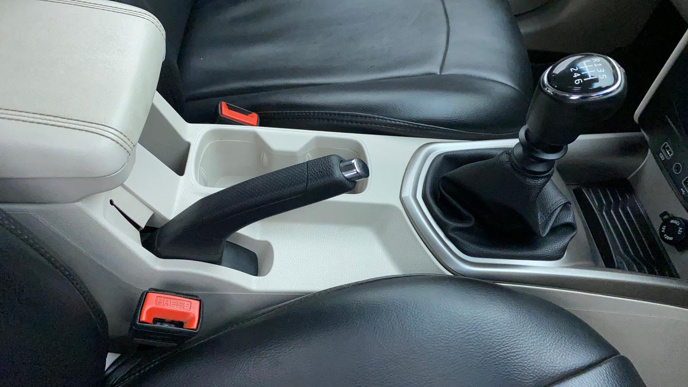 2021 Mahindra XUV300 W8 (O) 1.2 PETROL, Petrol, Manual, 50,128 km, Gear Lever