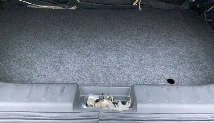 2017 Maruti Alto 800 LXI, Petrol, Manual, 32,328 km, Boot Inside