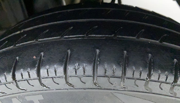 2017 Maruti Alto 800 LXI, Petrol, Manual, 32,328 km, Left Rear Tyre Tread