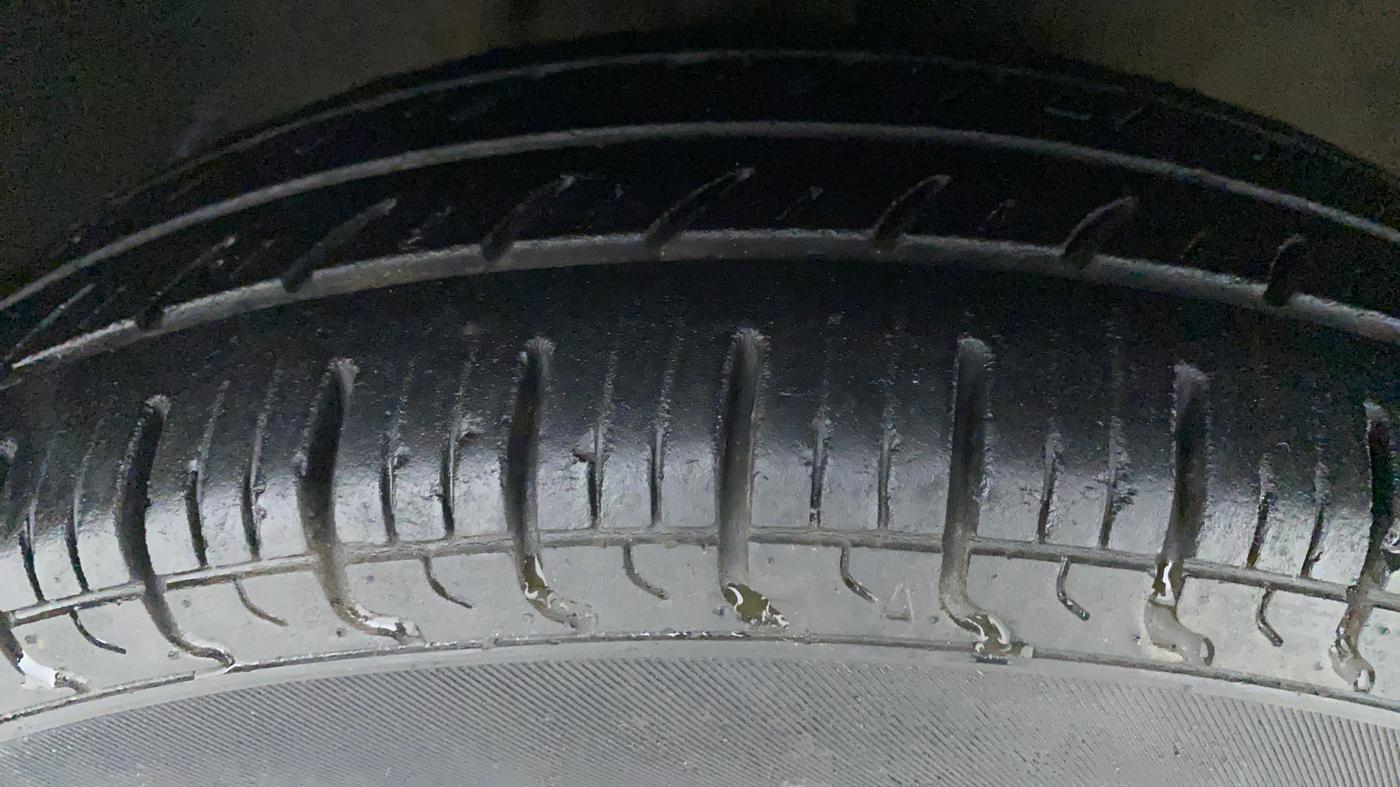 2017 Maruti Alto 800 LXI, Petrol, Manual, 32,328 km, Right Front Tyre Tread