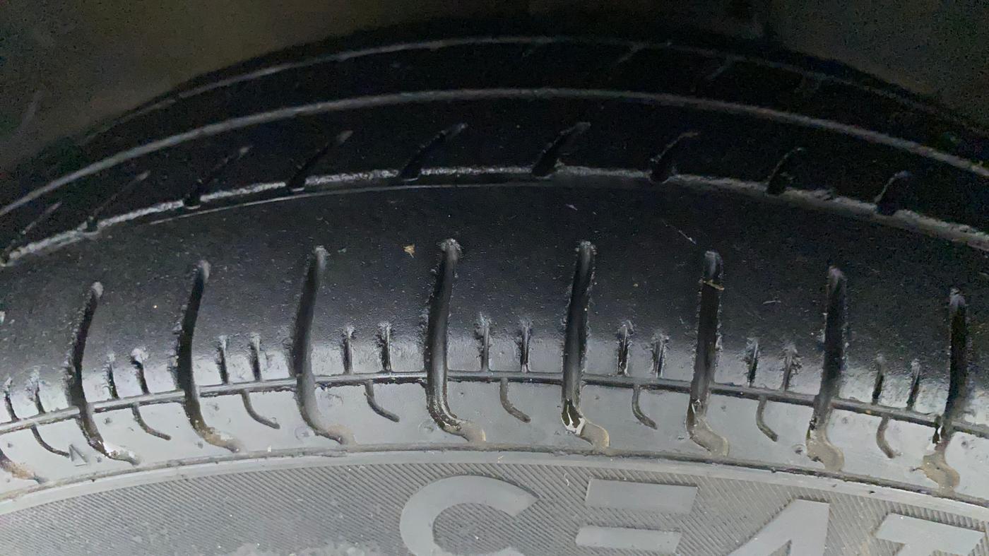 2017 Maruti Alto 800 LXI, Petrol, Manual, 32,328 km, Left Front Tyre Tread