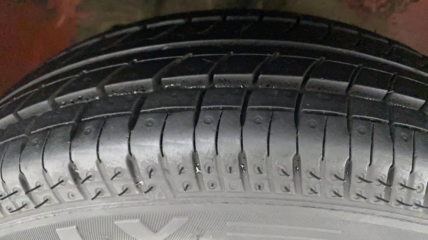 2018 Maruti Alto 800 LXI, Petrol, Manual, 29,992 km, Right Front Tyre Tread
