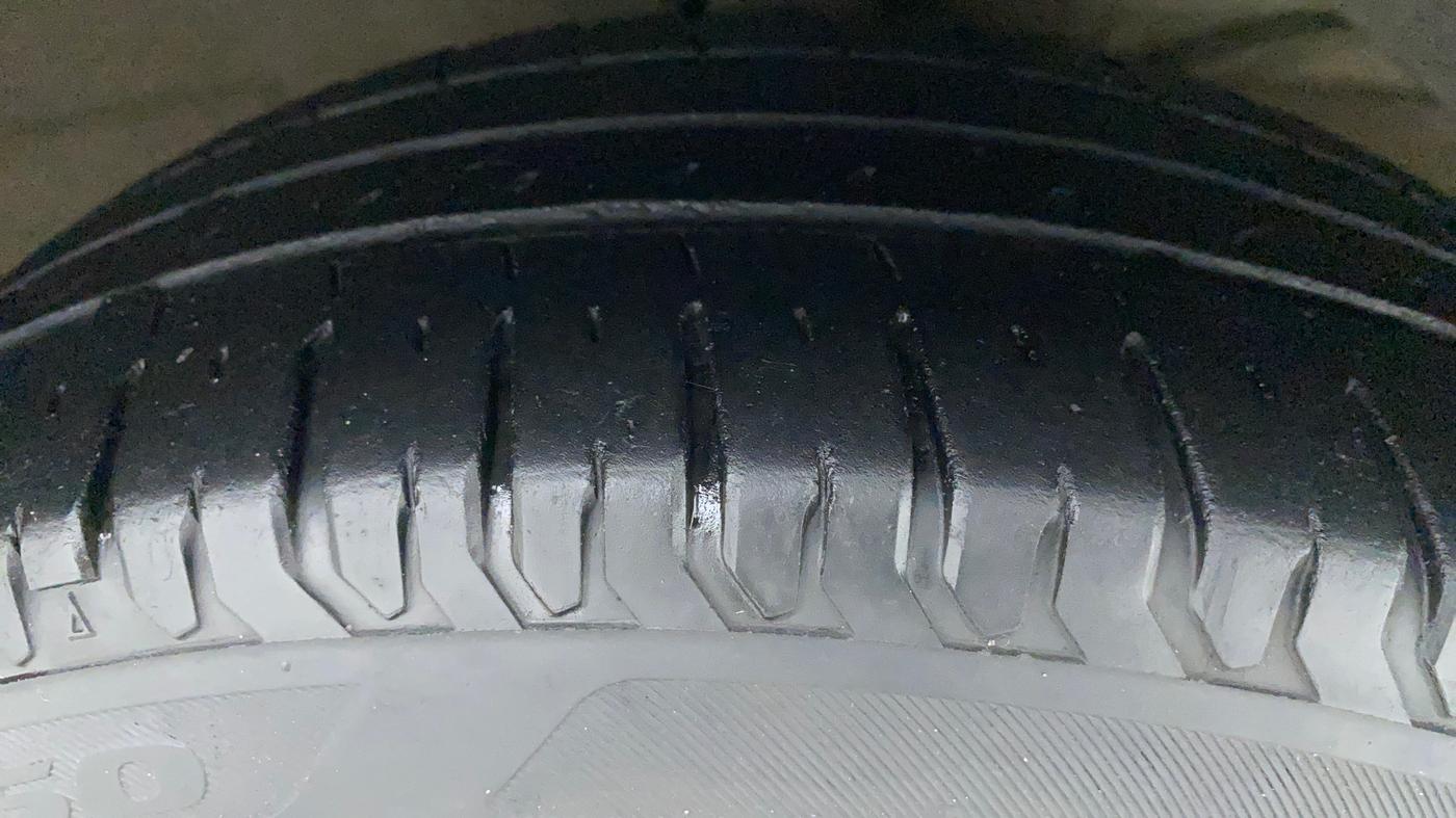 2017 Maruti Dzire ZXI PLUS AMT, Petrol, Automatic, 37,783 km, Right Front Tyre Tread