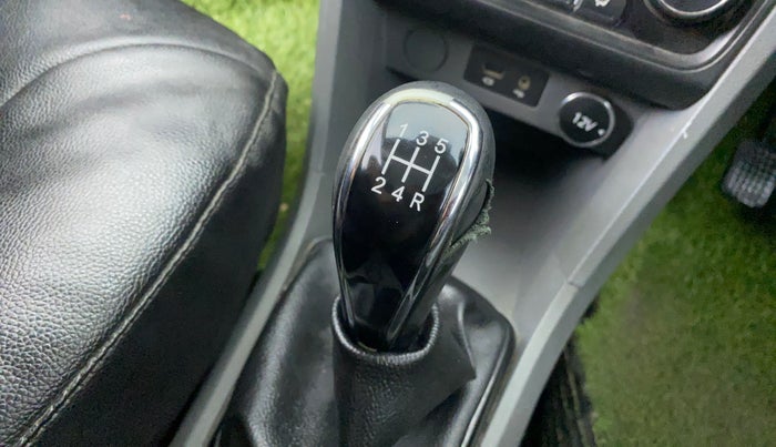 2017 Tata TIGOR XZ (O) PETROL, Petrol, Manual, 41,533 km, Gear lever - Knob cover torn