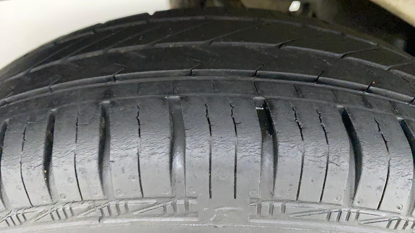 2010 Maruti Eeco 5 STR WITH A/C+HTR, Petrol, Manual, 57,235 km, Right Rear Tyre Tread
