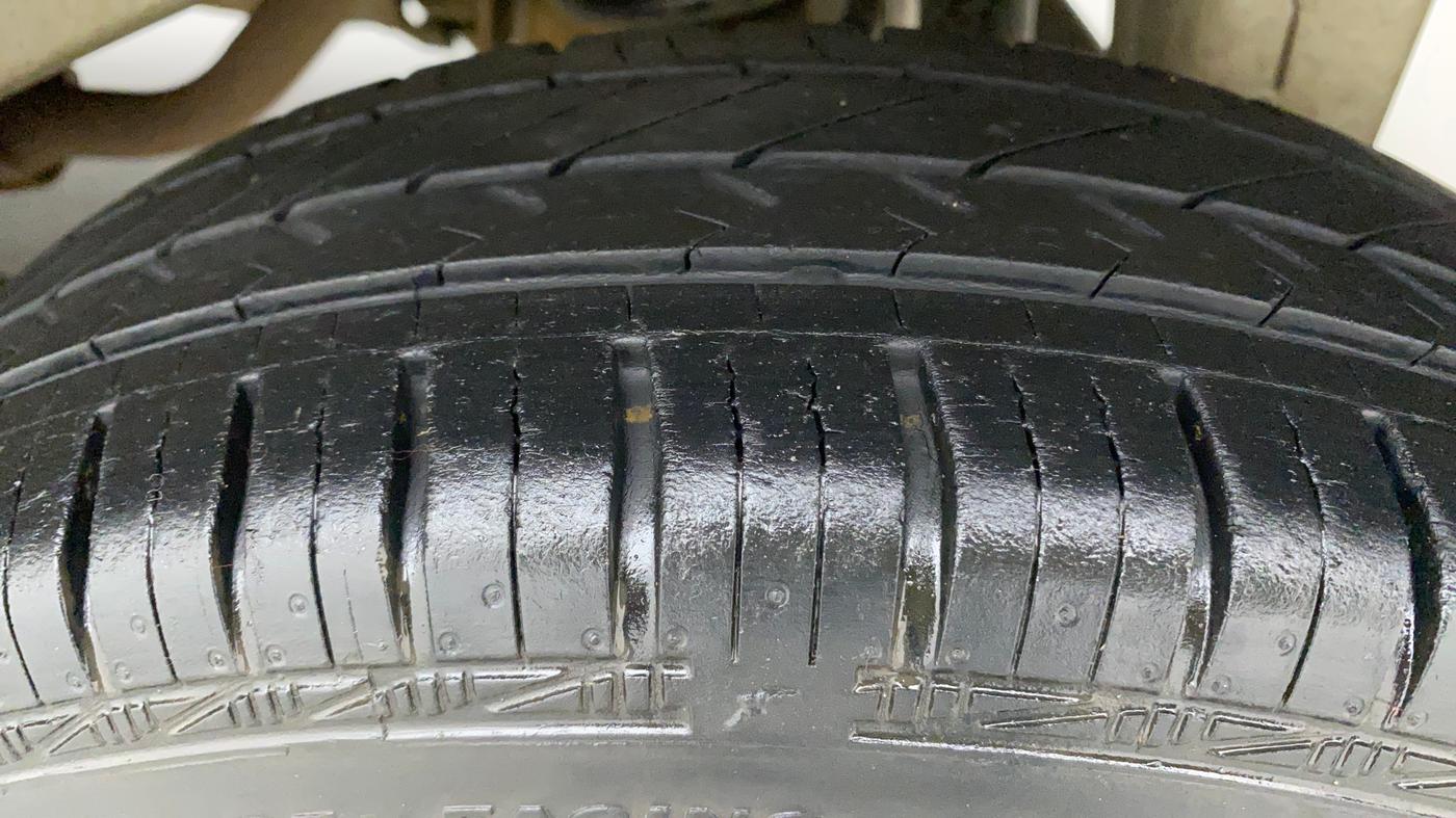 2010 Maruti Eeco 5 STR WITH A/C+HTR, Petrol, Manual, 57,235 km, Left Rear Tyre Tread