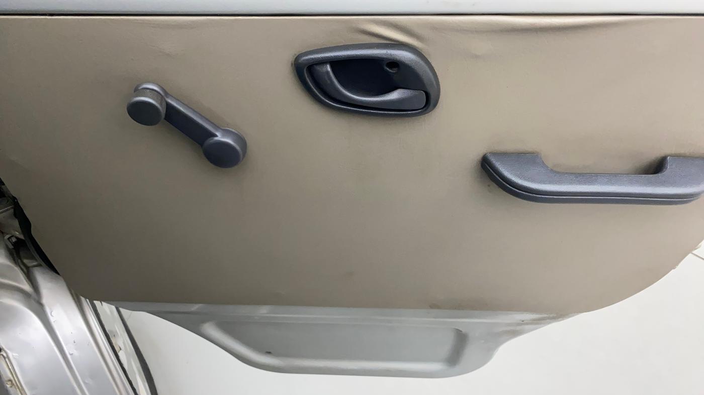 2010 Maruti Eeco 5 STR WITH A/C+HTR, Petrol, Manual, 57,235 km, Driver Side Door Panels Control