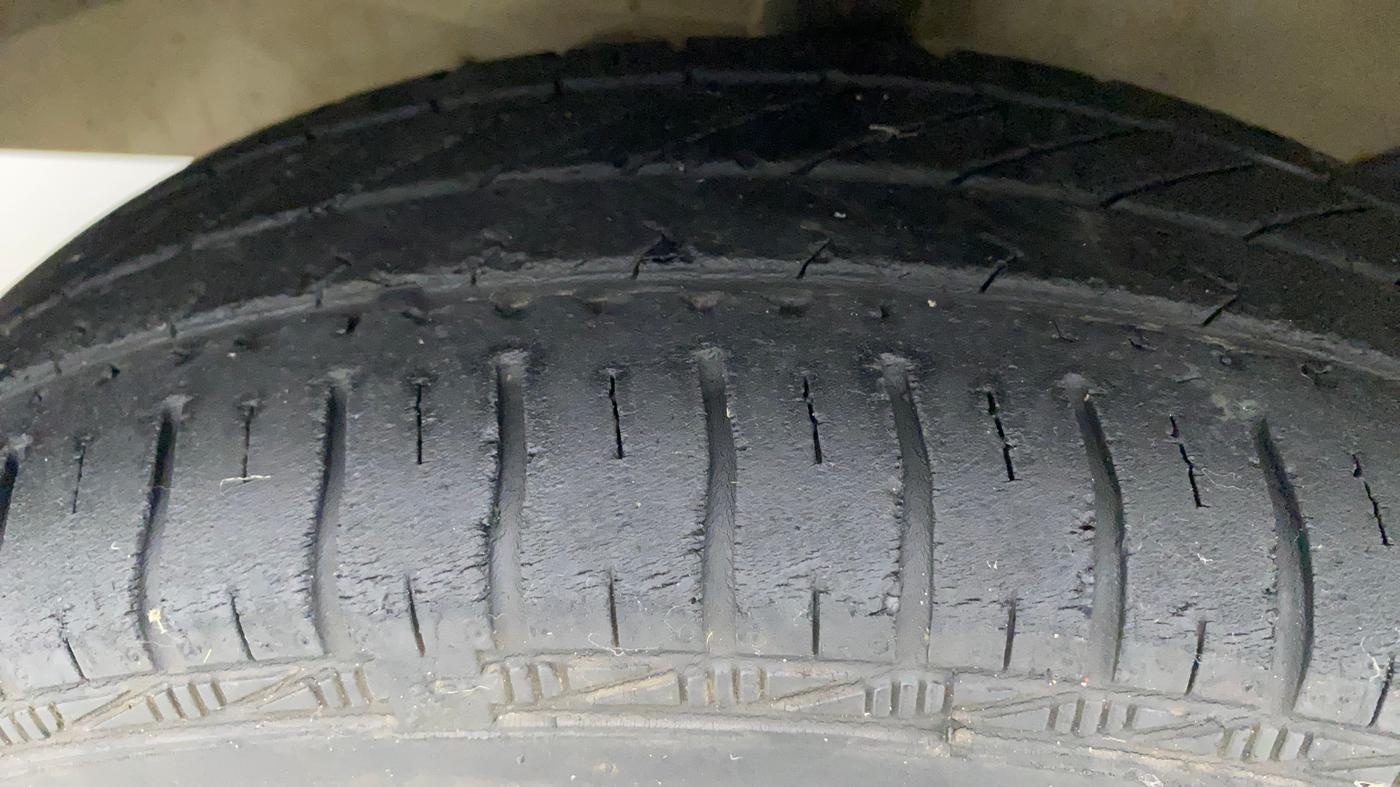 2010 Maruti Eeco 5 STR WITH A/C+HTR, Petrol, Manual, 57,235 km, Left Front Tyre Tread