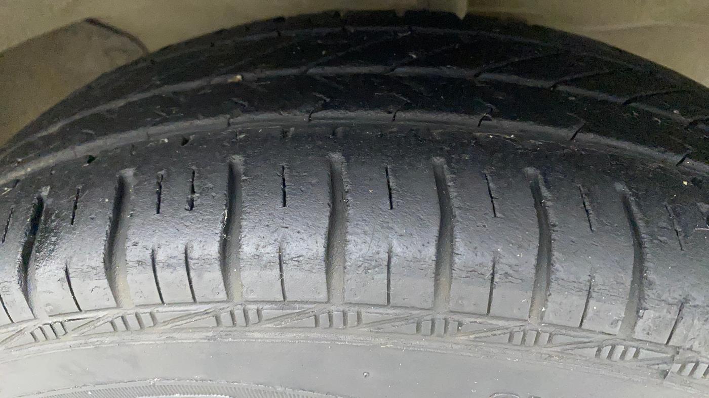 2010 Maruti Eeco 5 STR WITH A/C+HTR, Petrol, Manual, 57,235 km, Right Front Tyre Tread