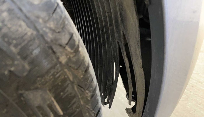 2018 Hyundai Eon ERA +, Petrol, Manual, 57,485 km, Right fender - Lining loose