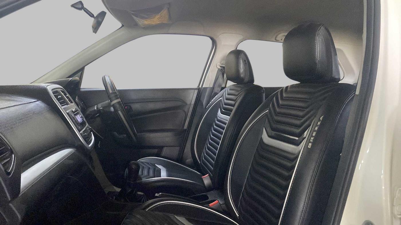 2020 Maruti Vitara Brezza LXI, Petrol, Manual, 26,667 km, Right Side Front Door Cabin
