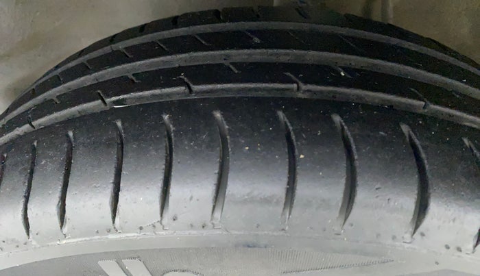 2016 Maruti Alto K10 VXI, Petrol, Manual, 51,825 km, Left Front Tyre Tread