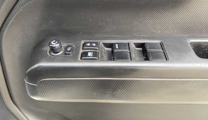2021 Maruti New Wagon-R ZXI 1.2 AMT, Petrol, Automatic, 57,433 km, Right front window switch / handle - Power window makes minor noise