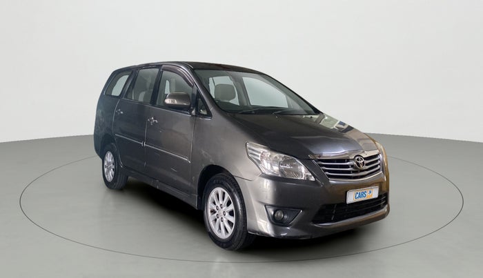 2012 Toyota Innova 2.5 VX 7 STR, Diesel, Manual, 97,355 km, Right Front Diagonal