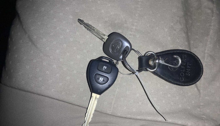 2012 Toyota Innova 2.5 VX 7 STR, Diesel, Manual, 97,355 km, Lock system - Keyless sensor not working